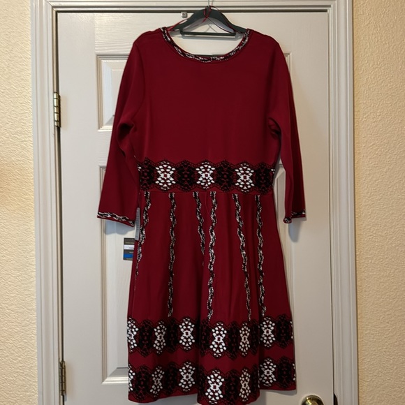 Xlarge Taylor Red knit dress with abstract snowflake design. Never worn. - Picture 5 of 10